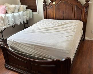 Queen Bedframe
Good condition except for some imperfections on one corner of footboard
*Mattress and Boxspring NOT included!*
Located upstairs, must be able to disassemble, move down and load yourself