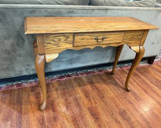 Oak Couch Table
Good condition
One water stain on top.
40” long x 14” deep x 28” tall
Must be able to move and load yourself.
