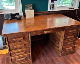 Solid wood Desk
No key
Good condition
5’ x 3’ x 30” tall
Must be able to move and load yourself
