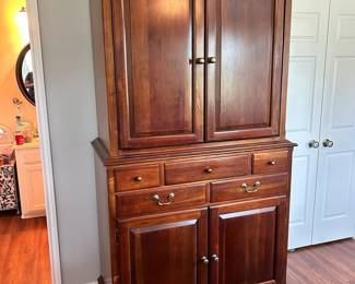 Armoire / Entertainment Center
Great condition!
45” across x 23” deep x 86” tall
Solid wood
Top is removable from base.
It is located upstairs-you must be able to move down and load yourself
