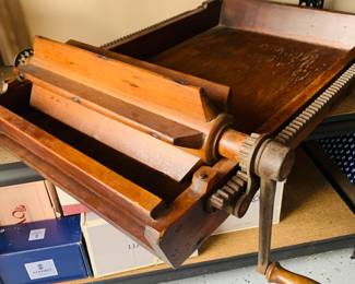 Antique Wooden Butter Worker – A beautifully preserved table-top butter worker with crank-operated paddles, used to knead, salt, and drain butter in the traditional dairy process. A rare and functional collectible.