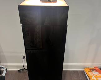 Light up pedestal