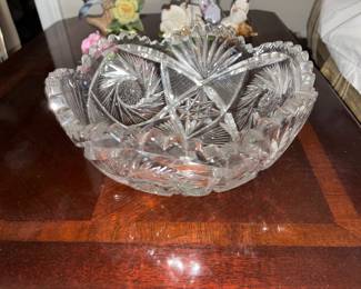 ABC sawtooth crystal bowl -excellent condition