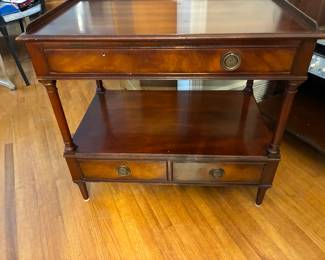Henredon table with drawers