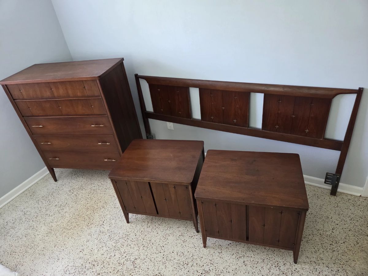 Modernage King size headboard, Chest of drawers & 2 Nightstands