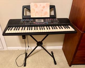 Yamaha Keyboard & Stand