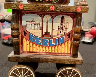 Vintage Berliner Luft German Wood Music Box Toy