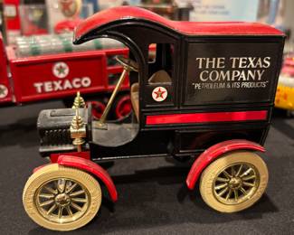 ERTL 1905 Fords First Delivery Car The Texas Company Bank Die Cast 
