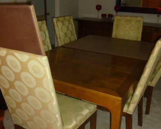 gorgeous dining room table w/3 leaves & 8 parsons chairs in oriental fabric..BAKER