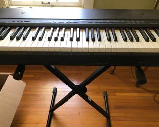 Yamaha electronic piano P140