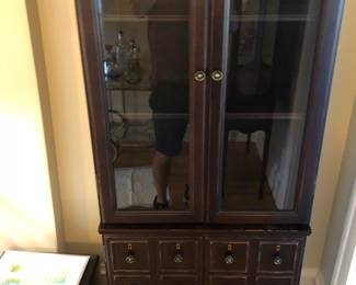 Bottom is a cabinet, not drawers 