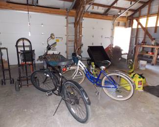 2 Schwinn Bikes. Mans and Womens