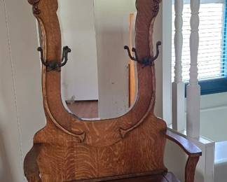 WR109Antique oak hall tree