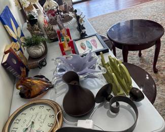 $3 table