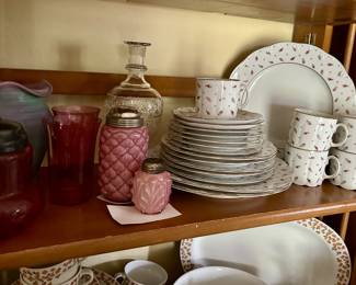 Right: Classic Rose Collection, Rosenthal china, Germany