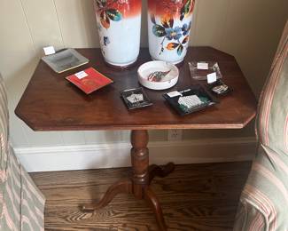 Objets' on a Cherry flip-top Accent Table