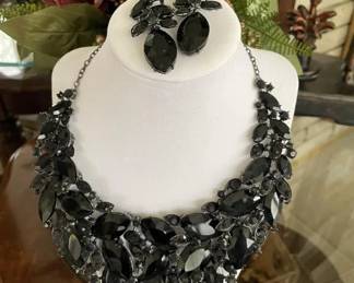 Black necklace w/pierced earrings