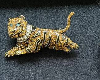 Heidi Daus Lion & Tiger Pins Tiger clip earrings