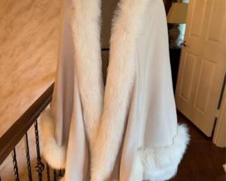 Overland Cream Cashmere Cape w/ Cream Fox Trim