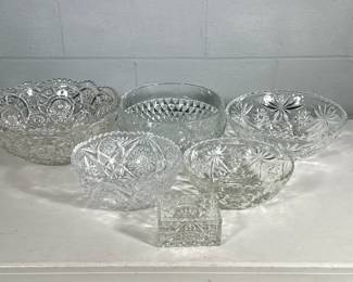 (5pc) CUT CRYSTAL & GLASS BOWLS | Set of 5 various cut crystal & glass bowls
Dimensions: h. 5 x dia. 12 in (largest)
