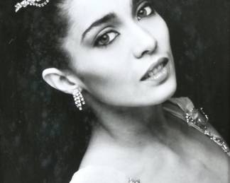HELENE ALEXOPOULOS SIGNED HEADSHOT |
Signed & framed headshot of Helene Alexopoulos; Principal dancer for The New York City Ballet from 1989-2002 - w. 8.25 x l. 10.25 in