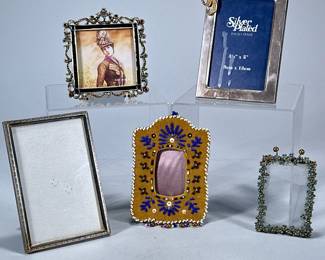 MIXED RECTANGULAR PICTURE FRAMES | Mixed lot of rectangular picture frames including brass flower-form frame, brass & silver plate frame, beadwork frame, and more! - h. 6 x w. 4 in