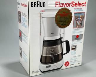 NIB BRAUN COFFEE MAKER | New in box Braun FlavorSelect coffee maker, model KF 180
Dimensions: h. 14.5 x w. 7.5 x l. 12.5 in (box)