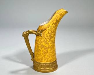 (1pc) Royal Worcester Yellow Porcelain Gilt Antler Handle Pitcher | Gilt and yellow porcelain pitcher
Factory mark and date letter to base (Date letter for 1886) - h. 8 x w. 3.5 x d. 6 in
