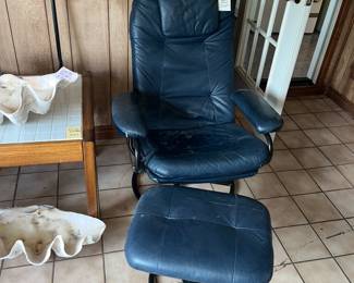 Swivel chair & ottoman