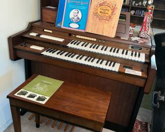 Gulbransen Placemaker1511W organ & bench