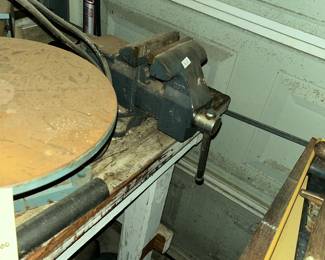 Bench vise