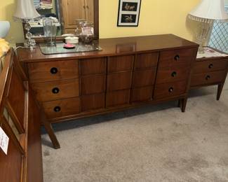 Wonderful MCM bedroom set!