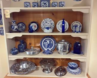 Lots of blue transfer ware accents all over the kitchen!