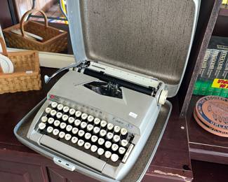 Electric typewriter
