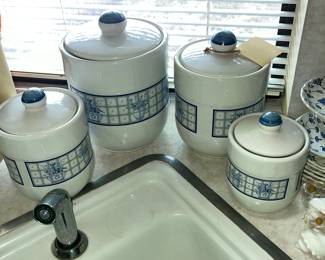 Blue / white cannister set