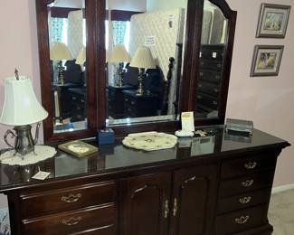 THOMASVILLE traditional solid cherry bedroom outfit!