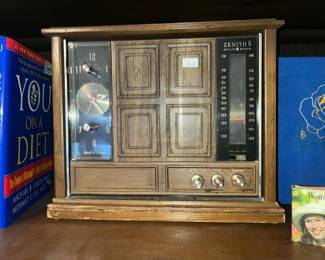 Vintage Zenith shelf radio