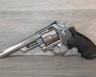 Smith & Wesson Model 629 44 mag Revolver SN N780027 **ATF LAWS APPLY**