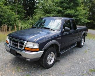 2000 Ford Ranger Ext Cab w/ 200,435 miles showing Runs, Drives, and A/C working well
VIN # 1FTZR15X9YPB70305