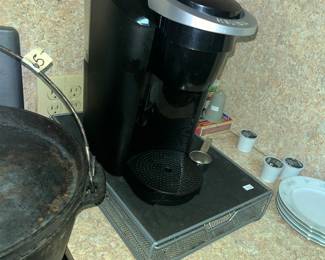 KEURIG COFFEE MAKER