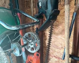 HEDGE TRIMMER