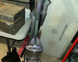 SHARK VACUUM
