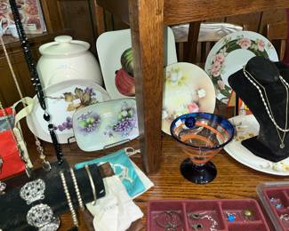 Porcelain plates