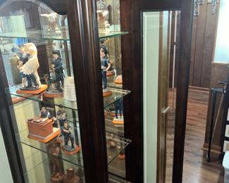 HAS SIDE ENTRY DOORS & TOUCH LIGHTING!