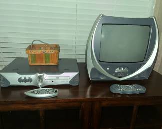 ULTRA RARE! 13" BATMAN CRT TV SET w/ REMOTE & MATCHING DVD PLAYER!