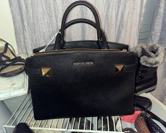 Beautiful MICHAEL KORS purse!
