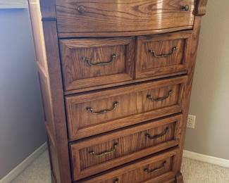 Pulaski Keepsake Oak Chest of Drawers