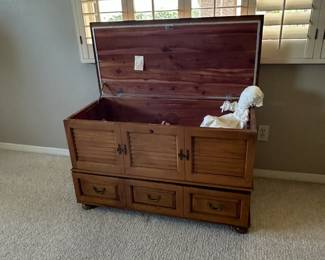 Lane Cedar Sweetheart Chest