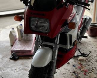 1986 Kawasaki Ninja 900cc Kawasaki(not at the sale, but is for sale with the family)
