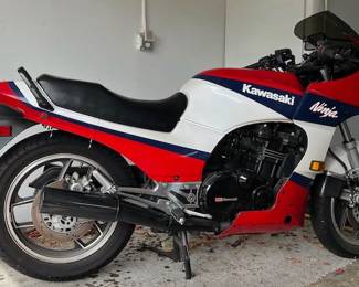 1986 Kawasaki Ninja 900cc Kawasaki(not at the sale, but is for sale with the family)